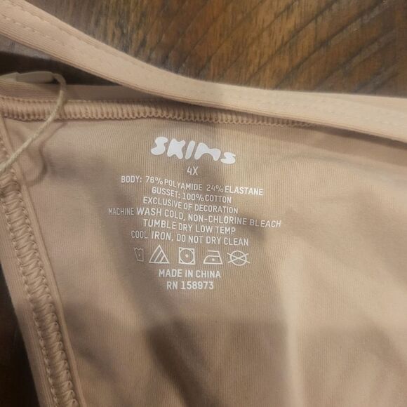 SKIMS Mica Thong 4X Nude Color - Picture 5 of 5